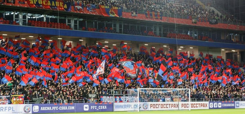 Спортивные соревнования в Москве — переполненные трибуны стадиона