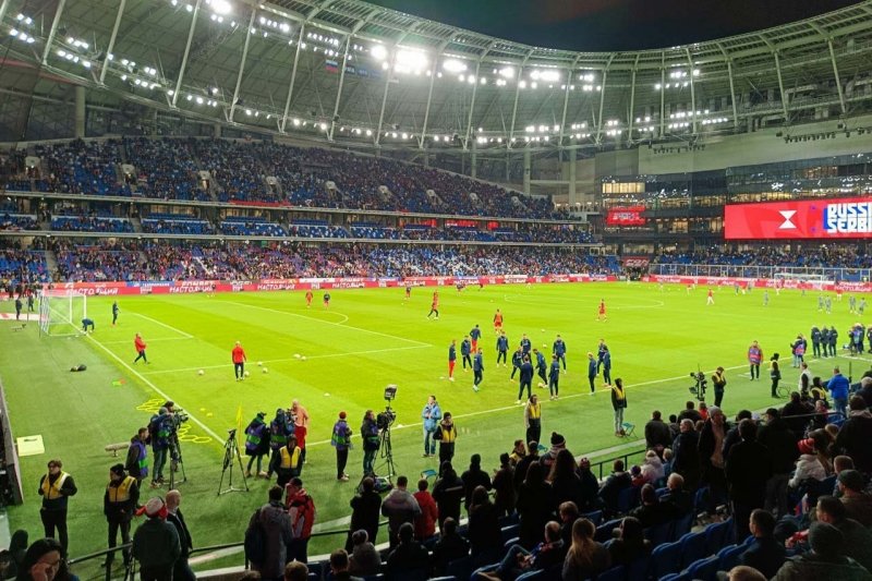 Футбольный матч московских клубов — игроки на поле